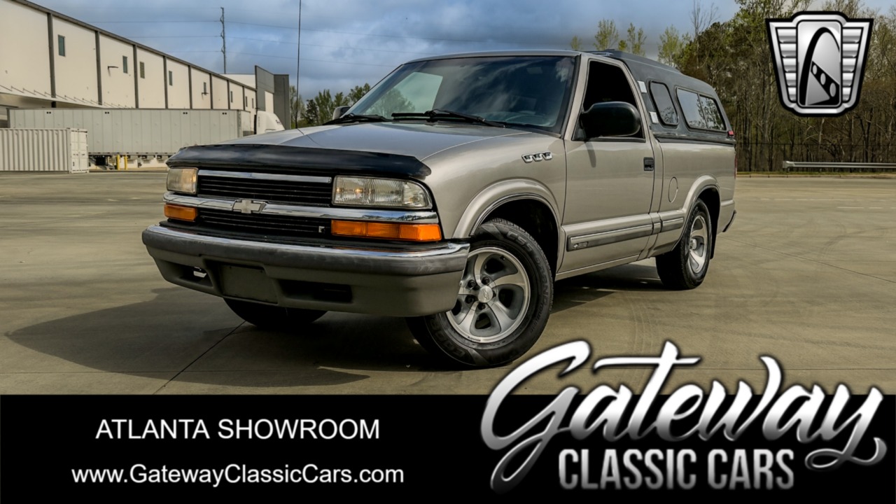 2002 Chevrolet S-10 Pickup 1