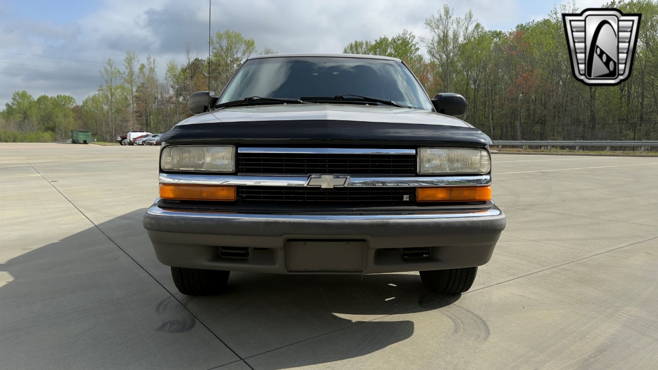 2002 Chevrolet S-10 Pickup 32