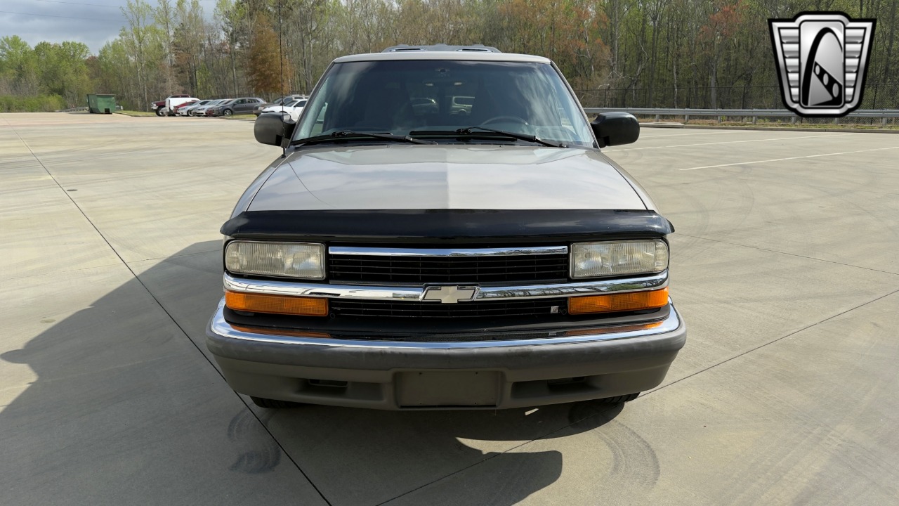 2002 Chevrolet S-10 Pickup 33