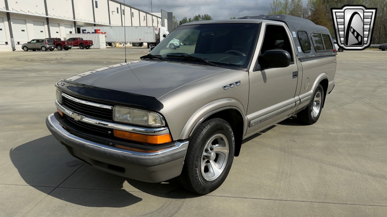 2002 Chevrolet S-10 Pickup 35