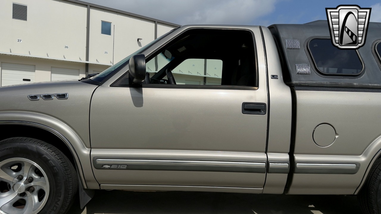 2002 Chevrolet S-10 Pickup 56