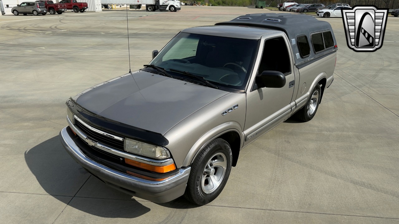 2002 Chevrolet S-10 Pickup 36
