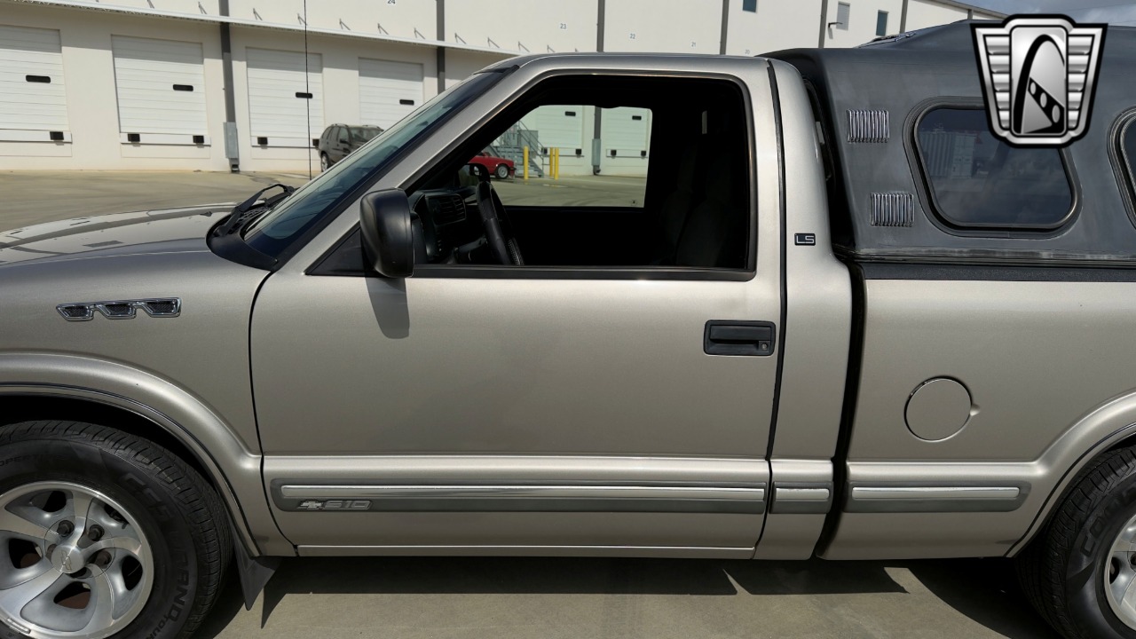 2002 Chevrolet S-10 Pickup 57
