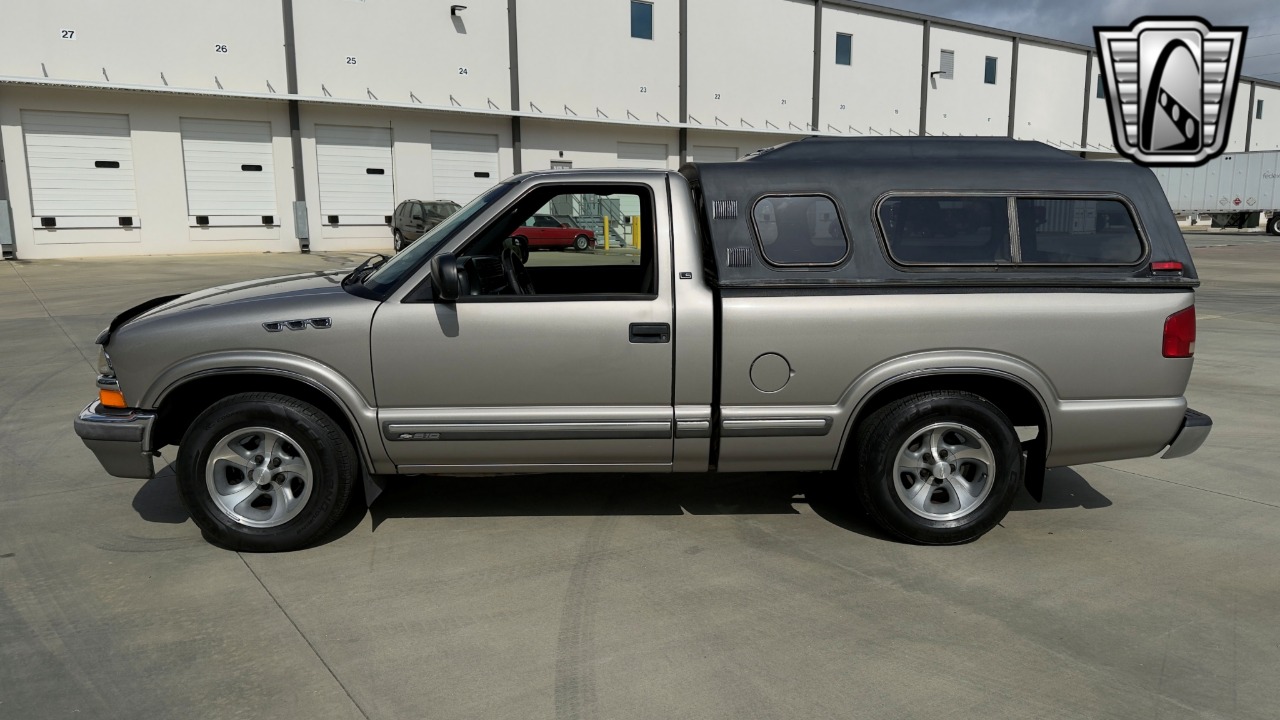 2002 Chevrolet S-10 Pickup 37