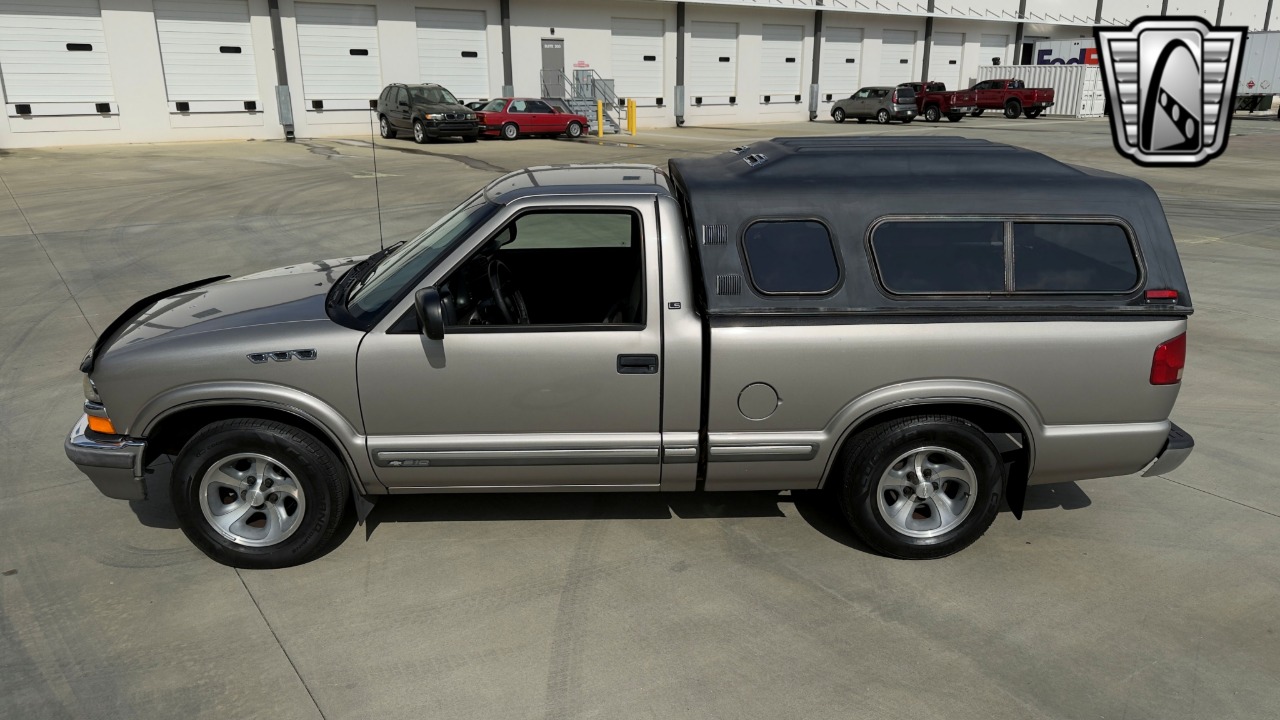 2002 Chevrolet S-10 Pickup 38