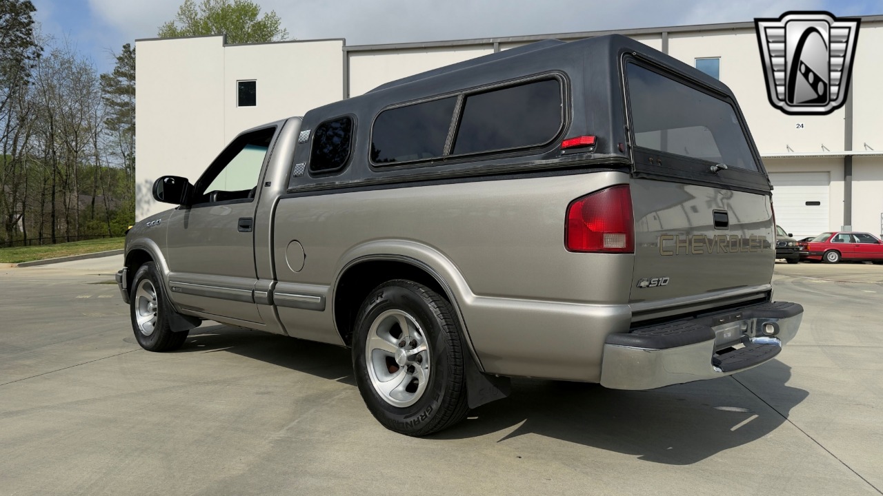 2002 Chevrolet S-10 Pickup 4