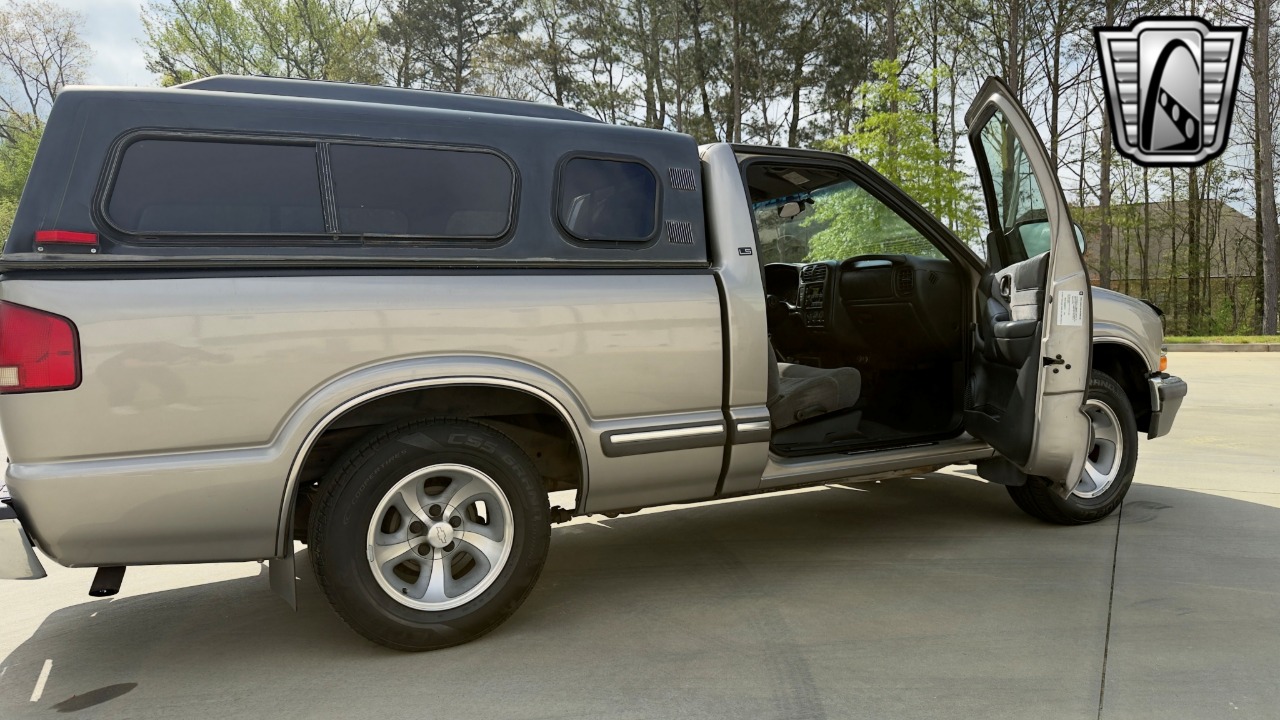 2002 Chevrolet S-10 Pickup 22