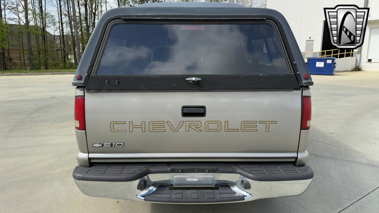2002 Chevrolet S-10 Pickup 62