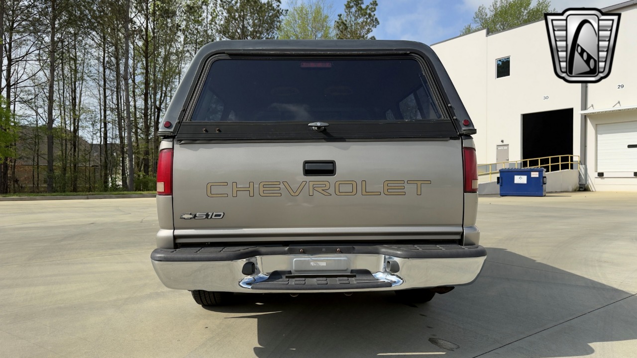 2002 Chevrolet S-10 Pickup 41
