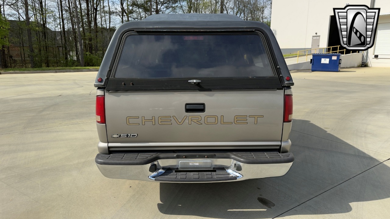 2002 Chevrolet S-10 Pickup 42