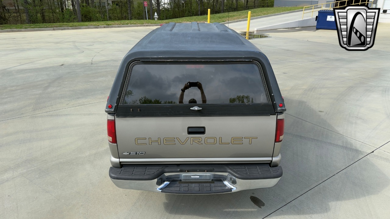 2002 Chevrolet S-10 Pickup 43