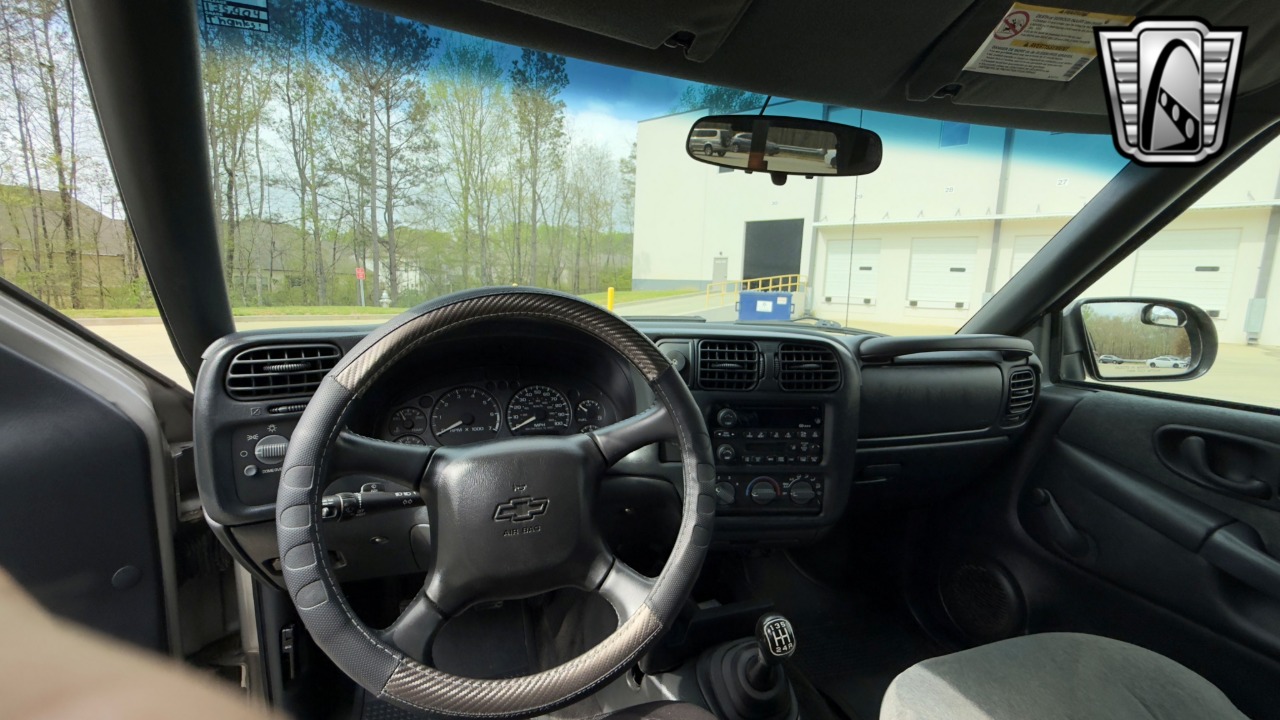 2002 Chevrolet S-10 Pickup 18