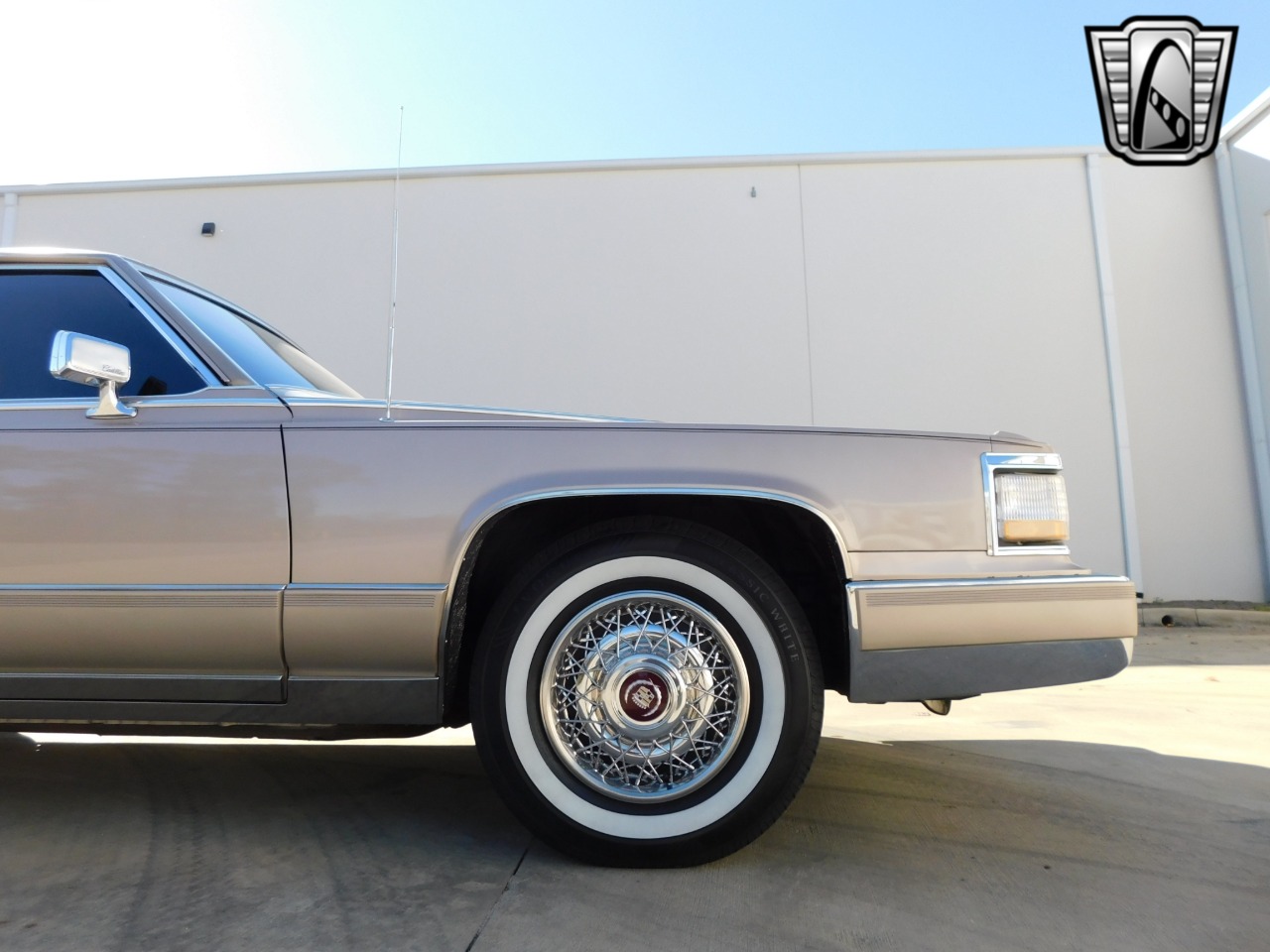 1991 Cadillac Brougham 52