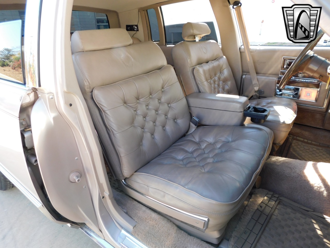 1991 Cadillac Brougham 27