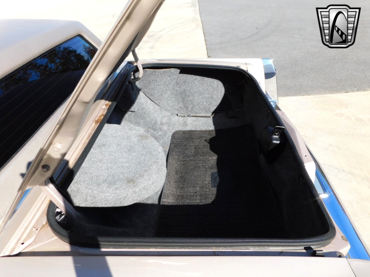 1991 Cadillac Brougham 76