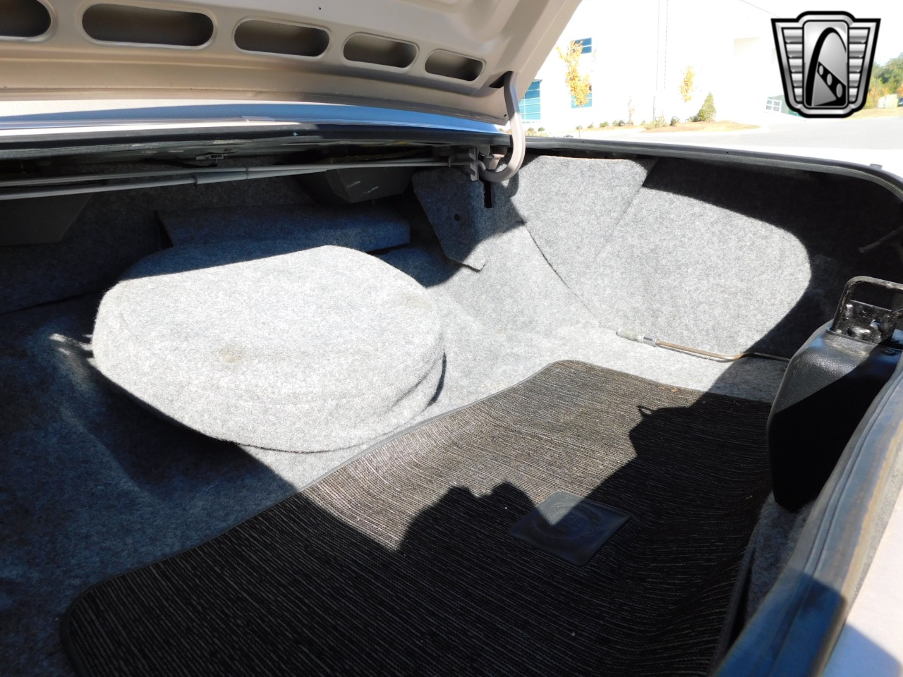 1991 Cadillac Brougham 19