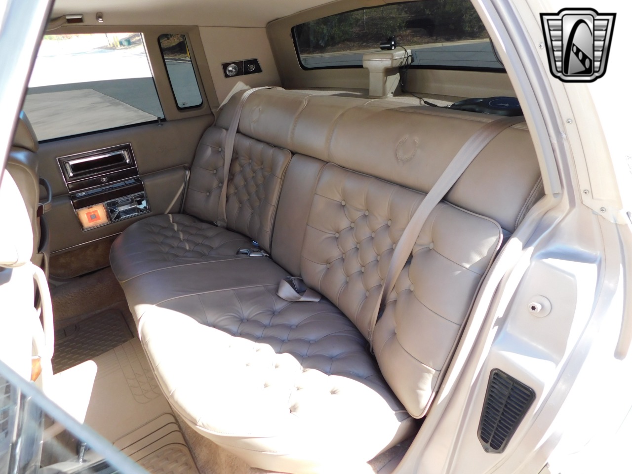 1991 Cadillac Brougham 23