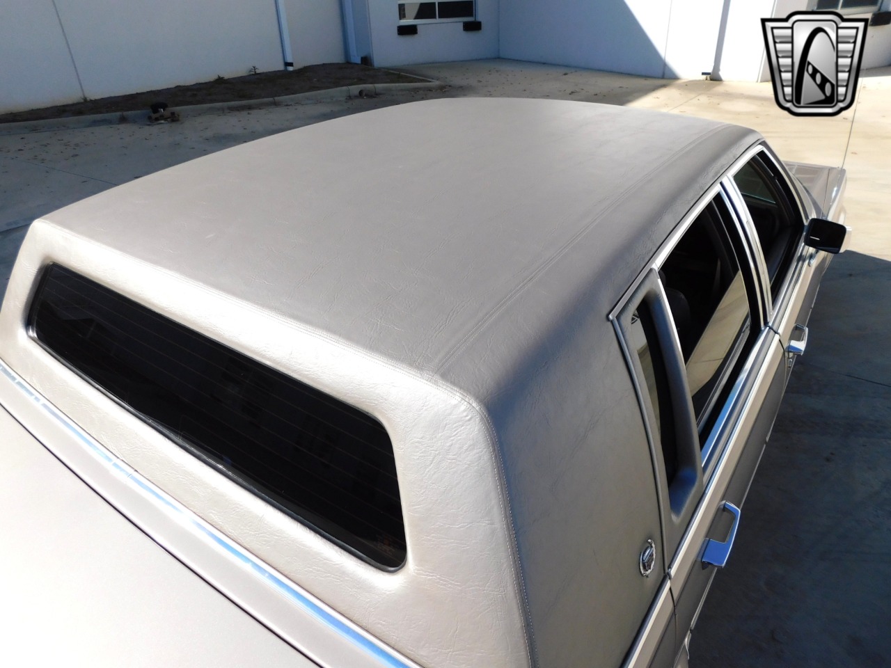 1991 Cadillac Brougham 29