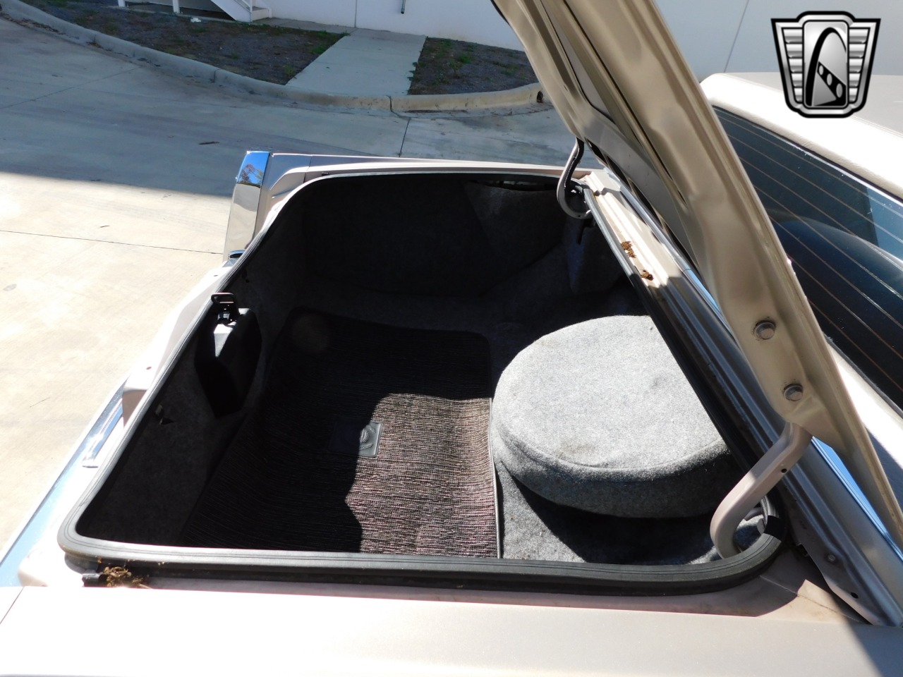 1991 Cadillac Brougham 77