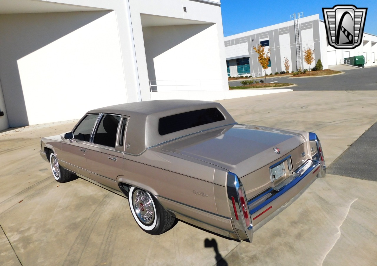 1991 Cadillac Brougham 43