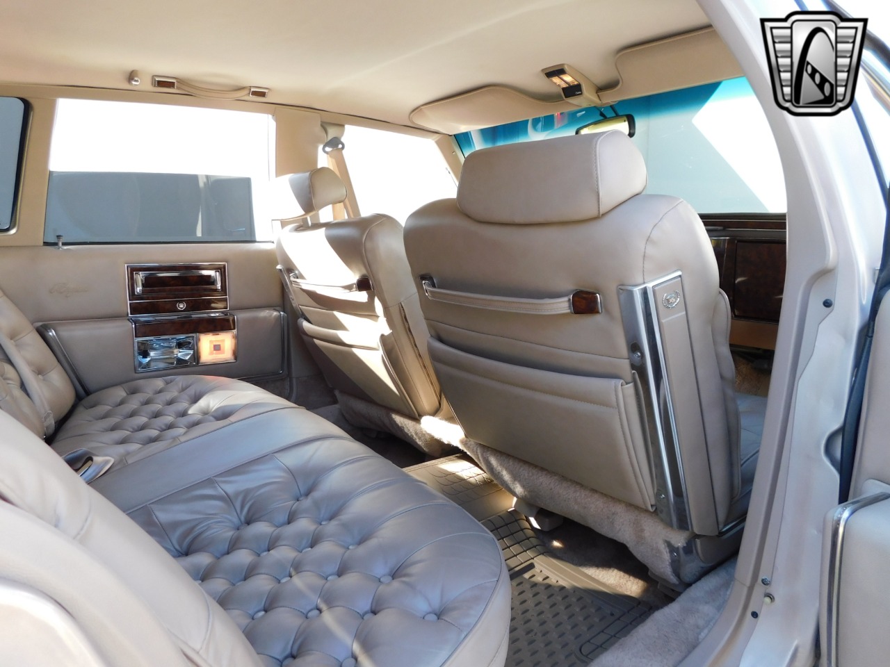 1991 Cadillac Brougham 24