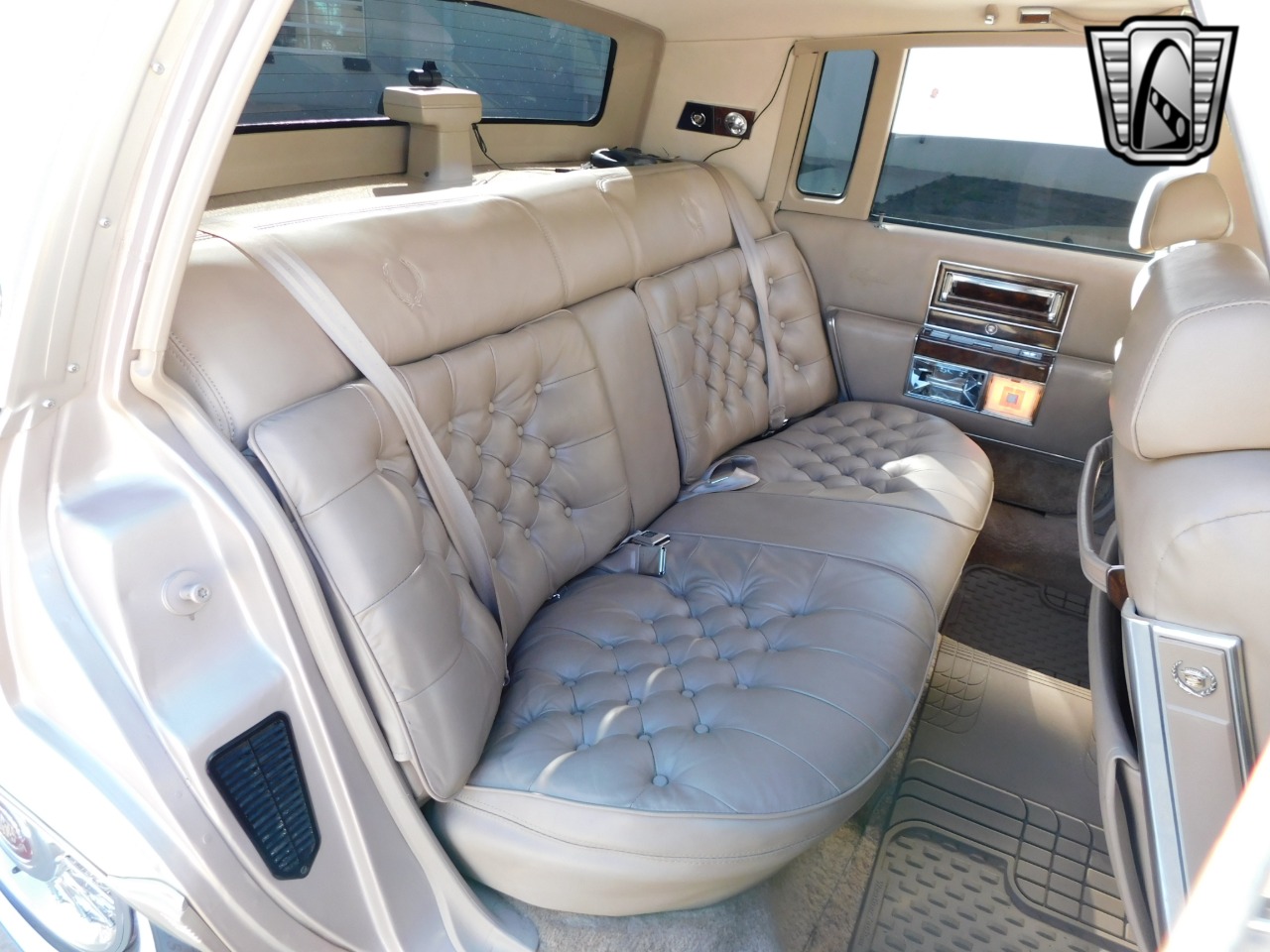 1991 Cadillac Brougham 25