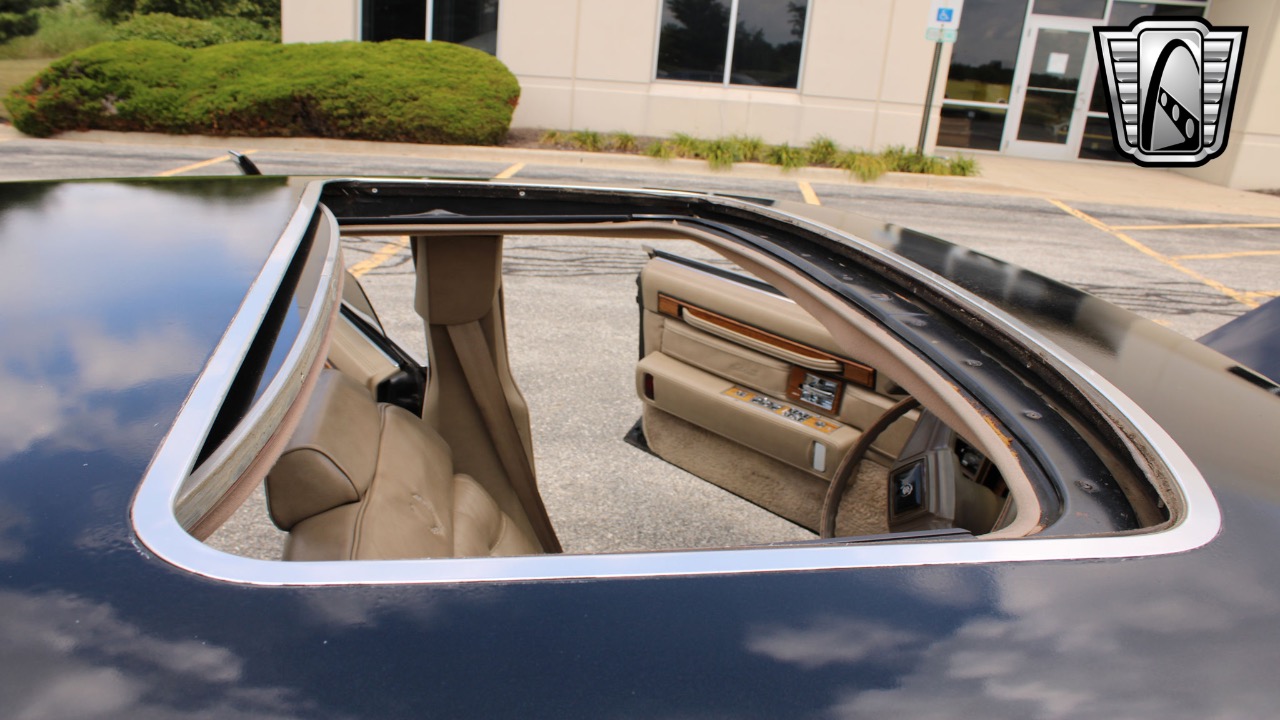 1985 Cadillac Seville 17