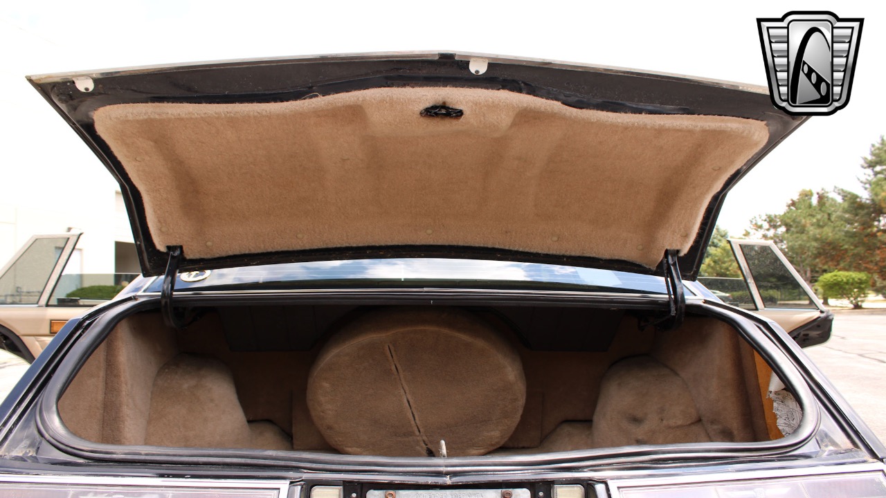 1985 Cadillac Seville 19