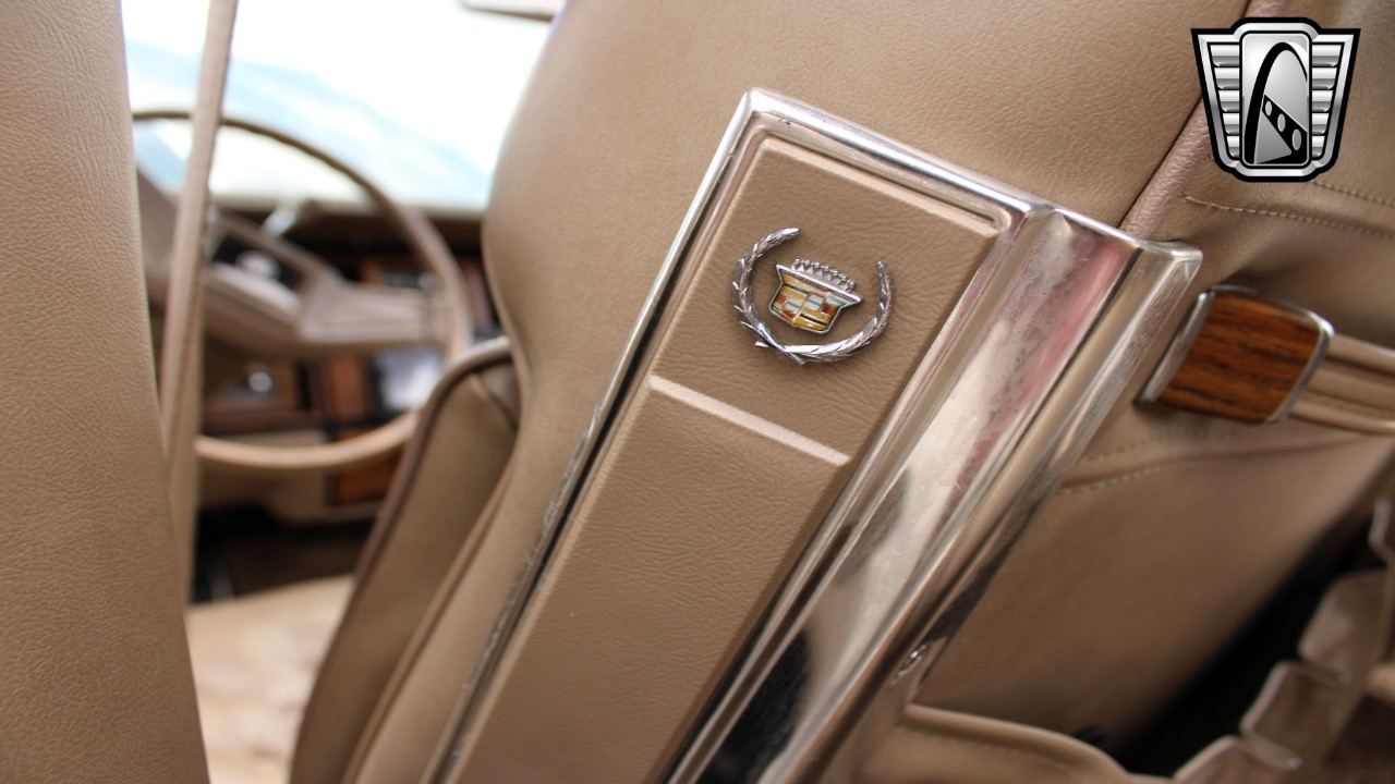 1985 Cadillac Seville 24