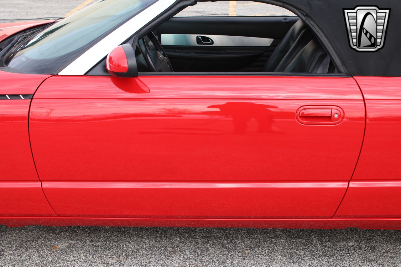 2002 Ford Thunderbird 57