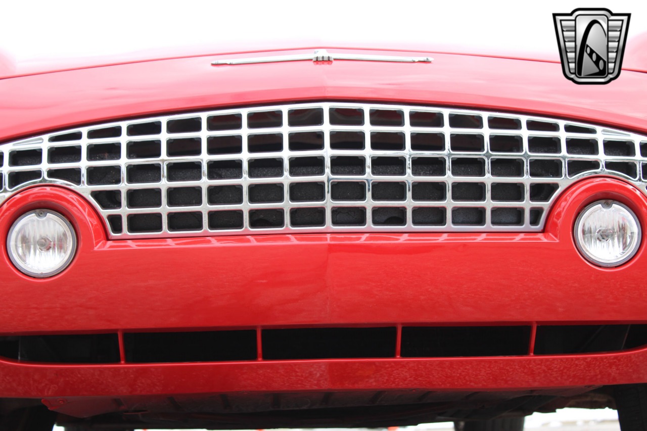 2002 Ford Thunderbird 38