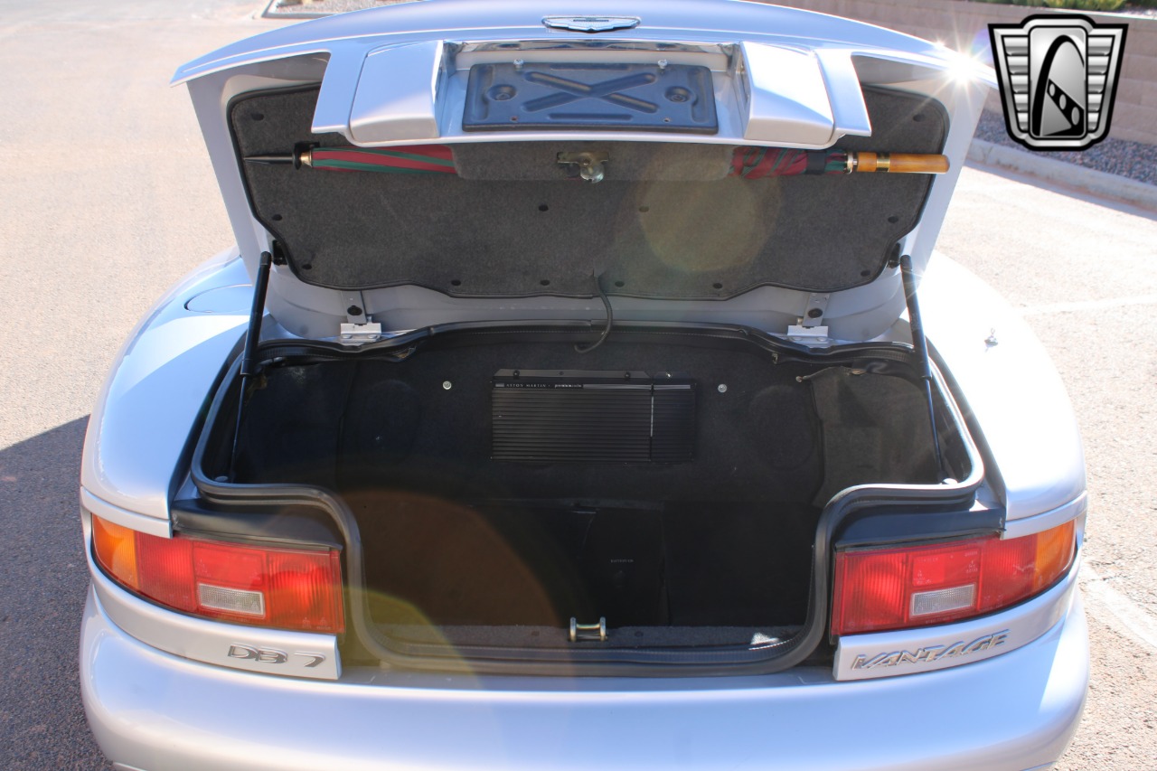 2002 Aston Martin Vantage 19