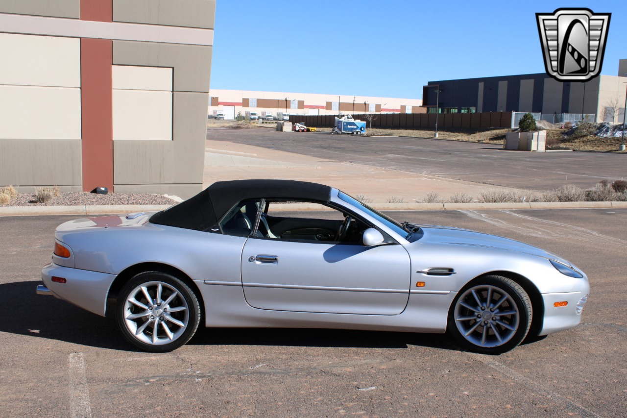 2002 Aston Martin Vantage 37