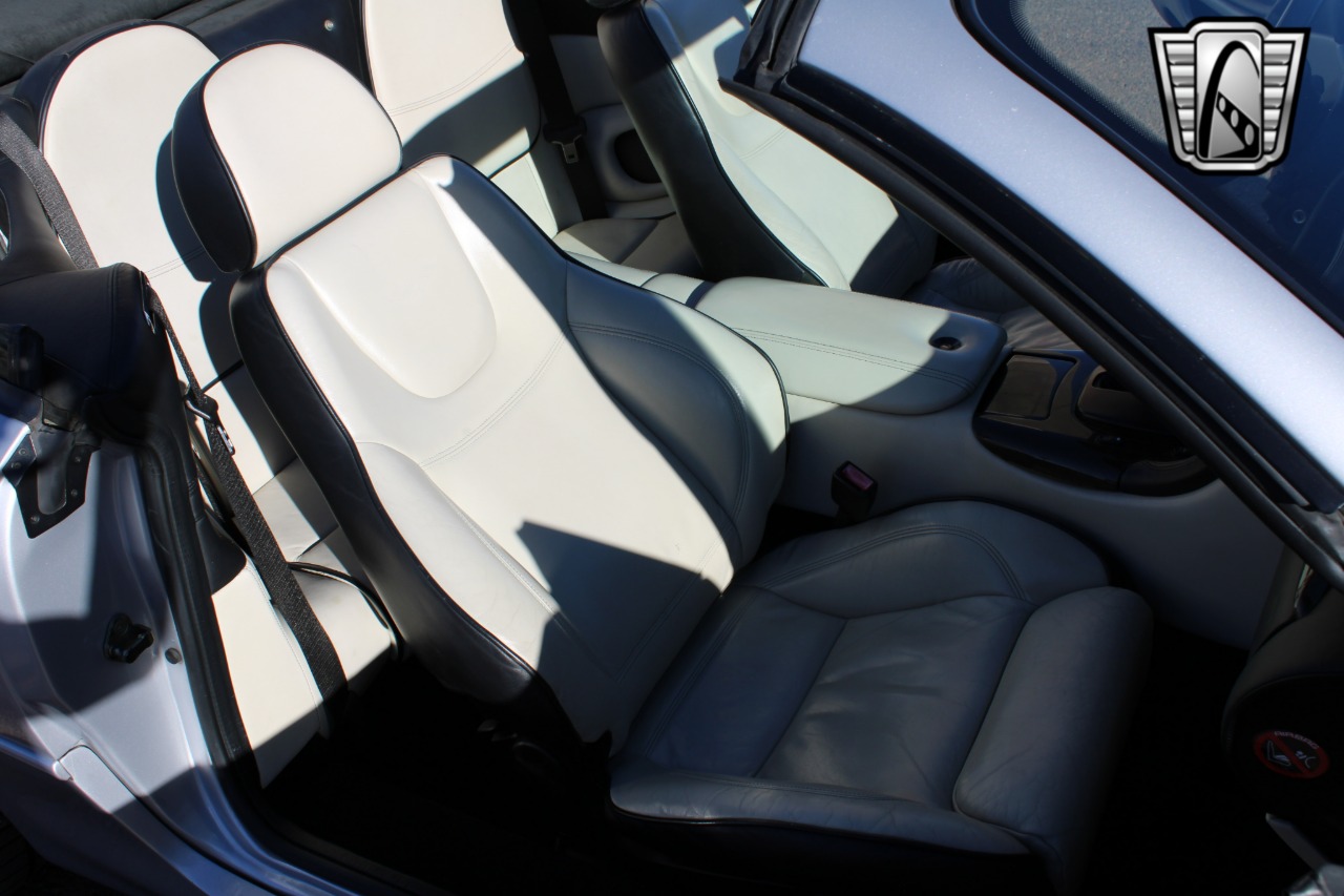 2002 Aston Martin Vantage 26