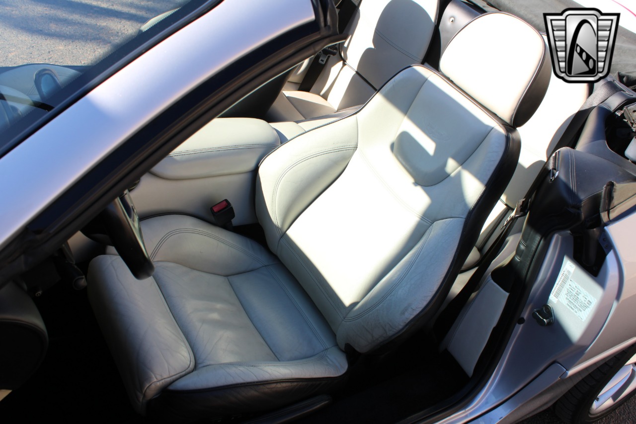 2002 Aston Martin Vantage 21