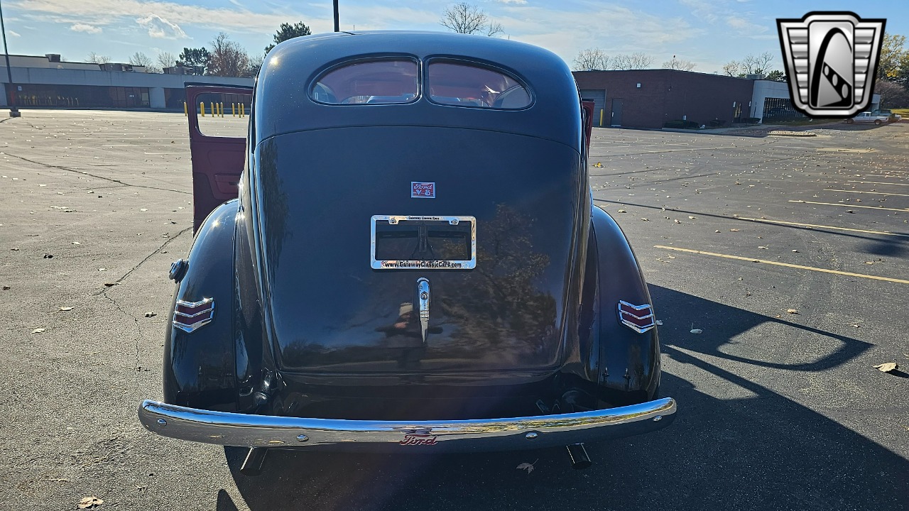 1940 Ford Tudor 77