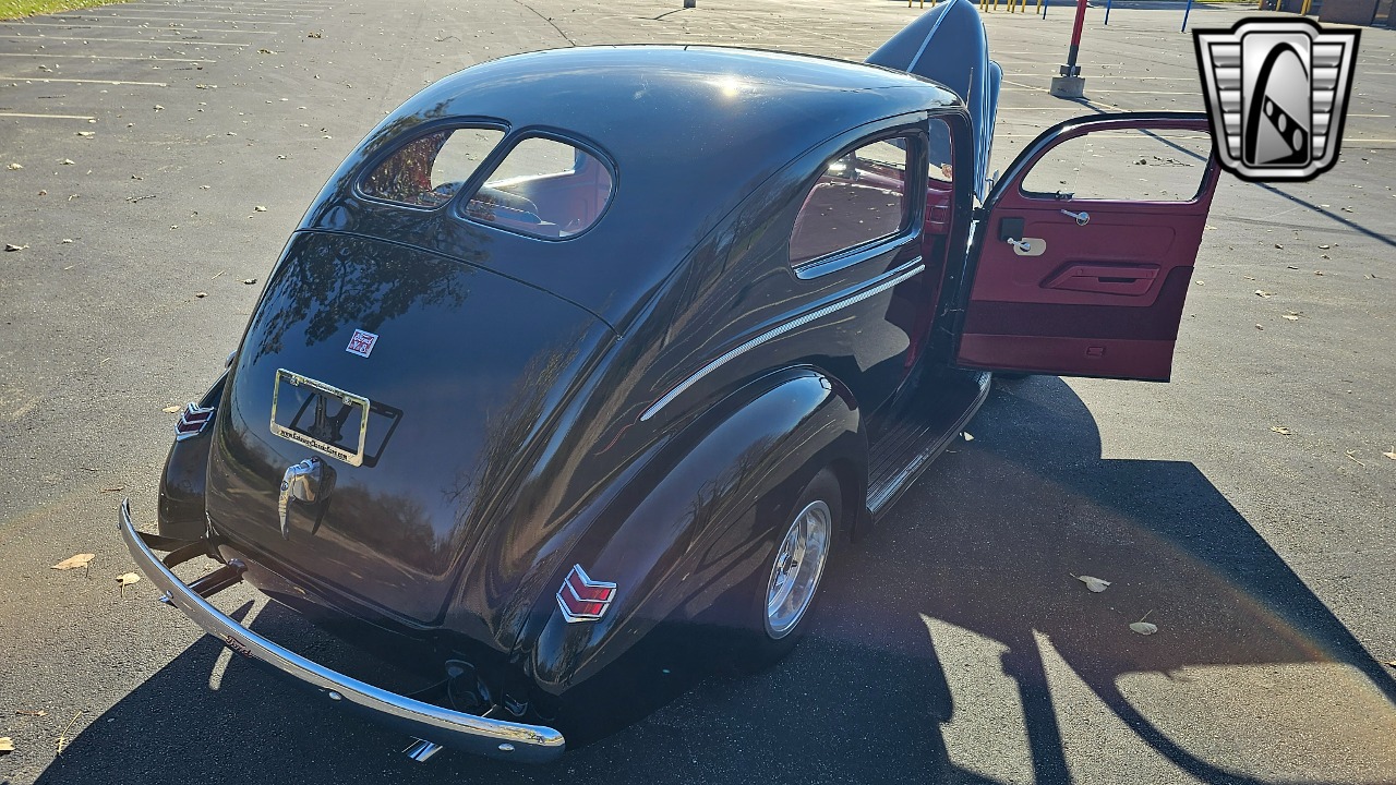 1940 Ford Tudor 81