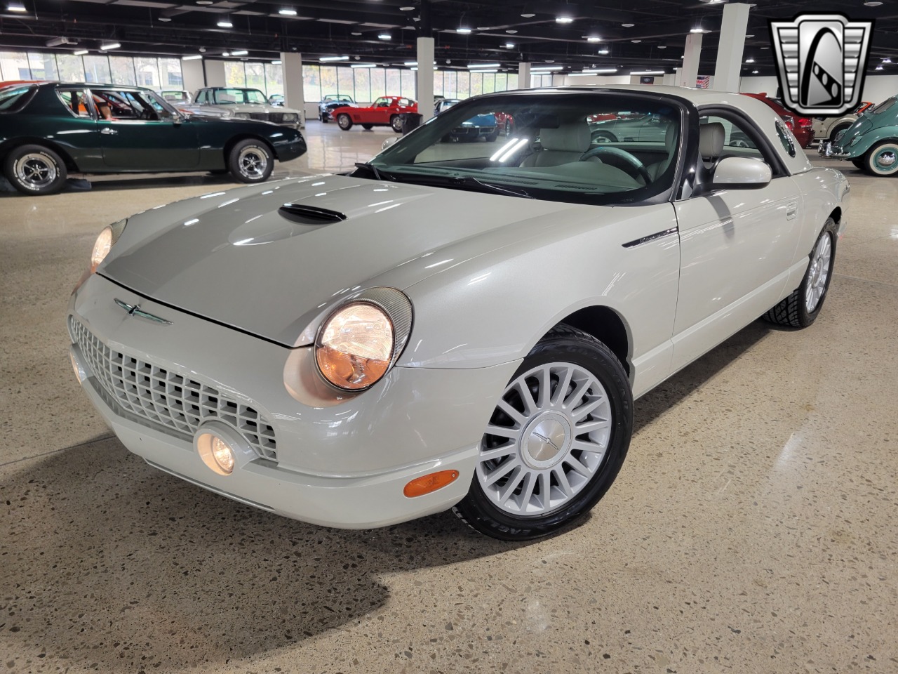 2005 Ford Thunderbird 32