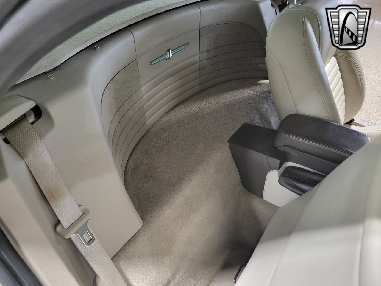 2005 Ford Thunderbird 24