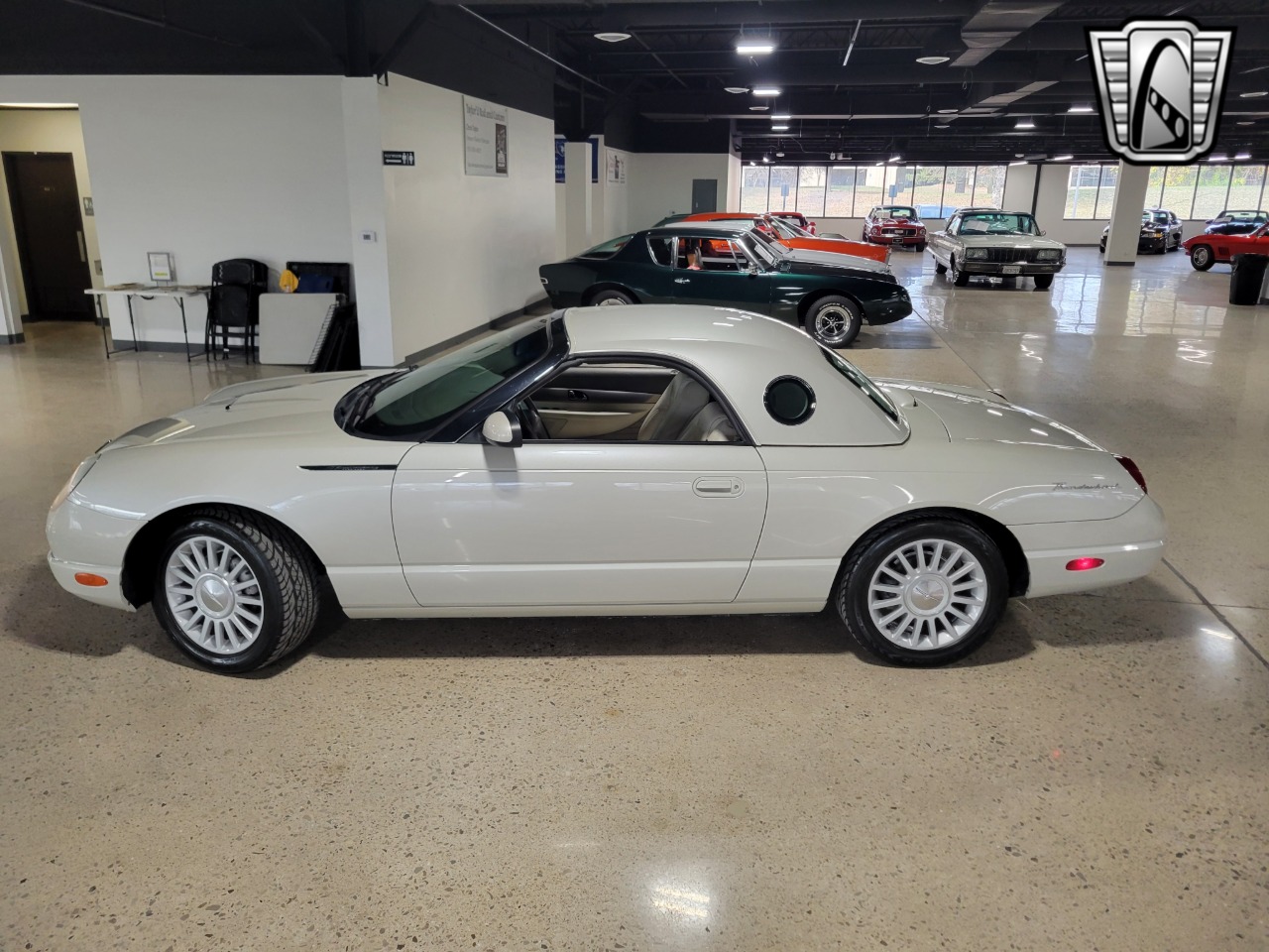 2005 Ford Thunderbird 35