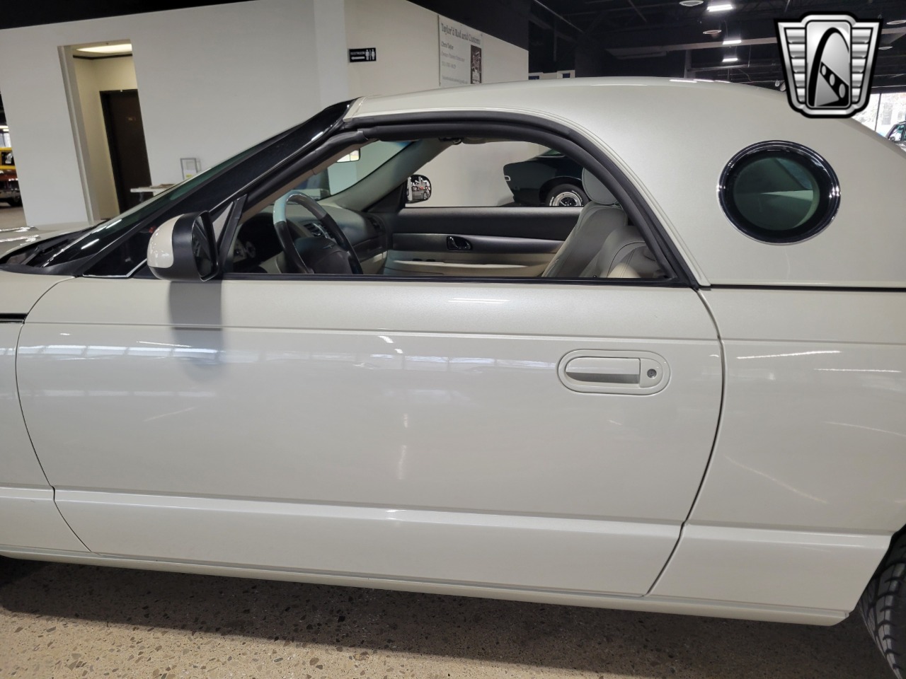 2005 Ford Thunderbird 37