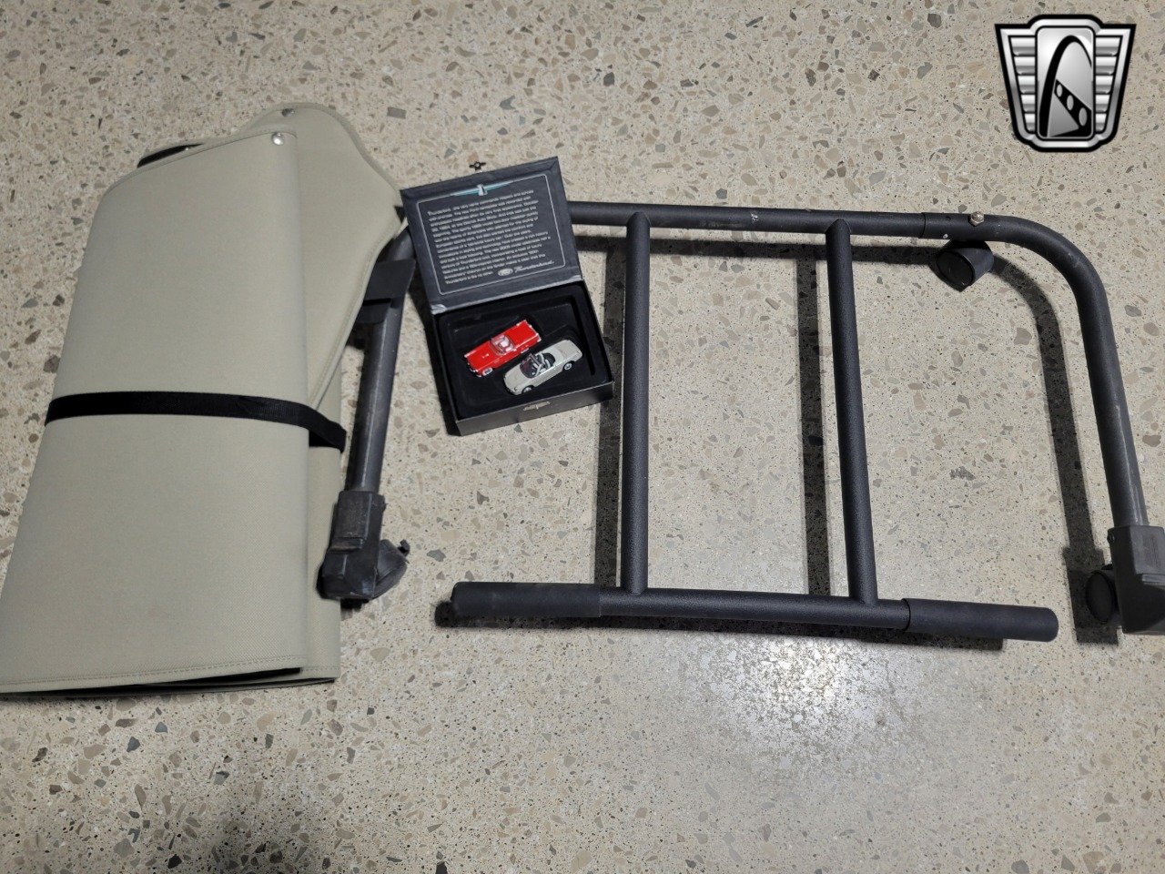 2005 Ford Thunderbird 28