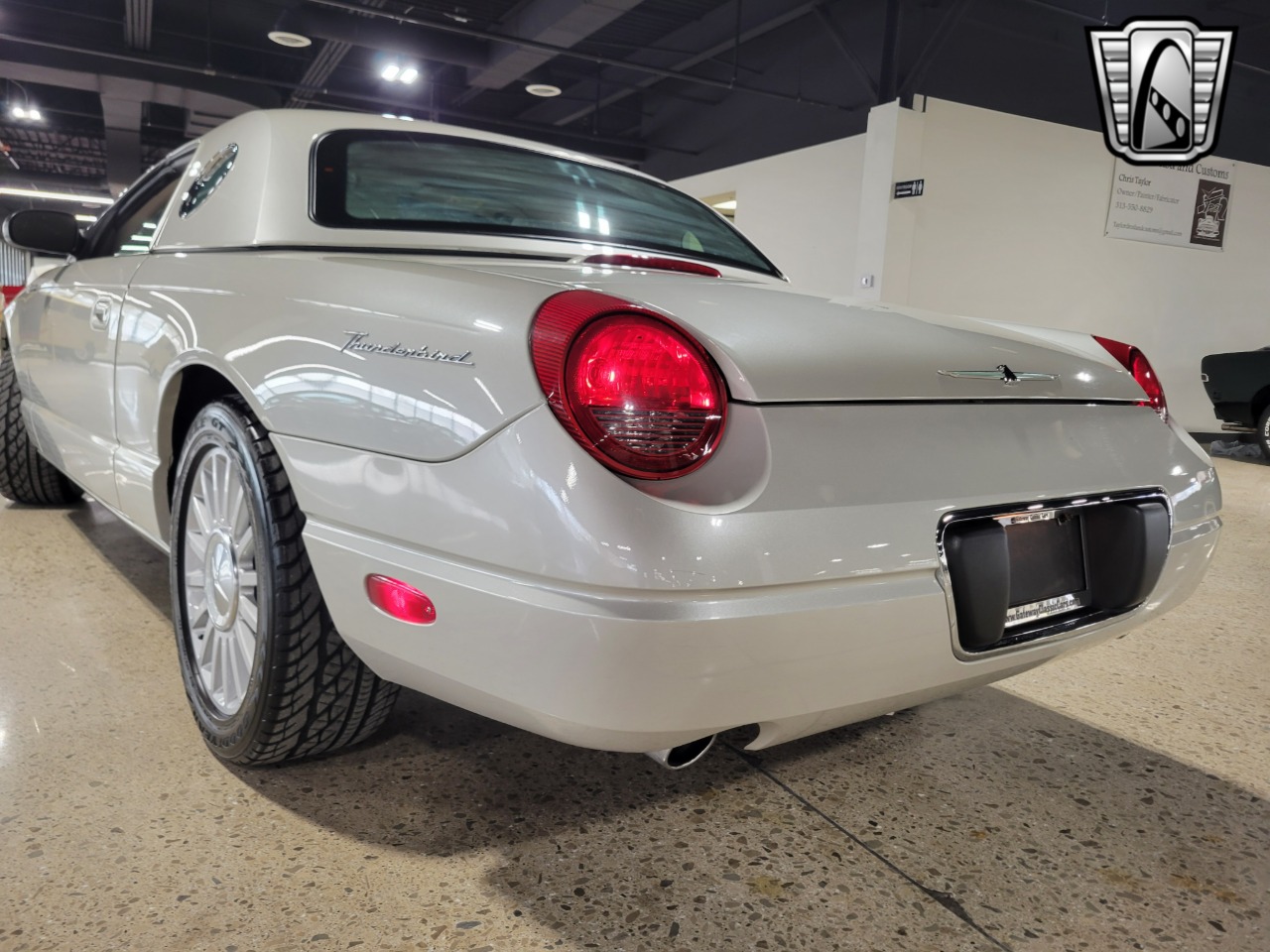 2005 Ford Thunderbird 39