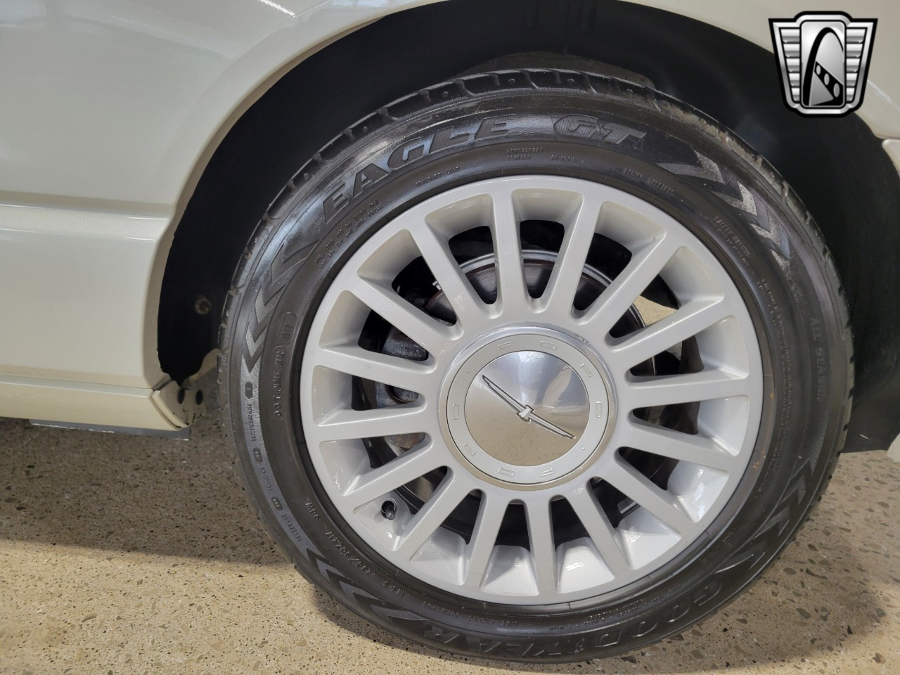 2005 Ford Thunderbird 9