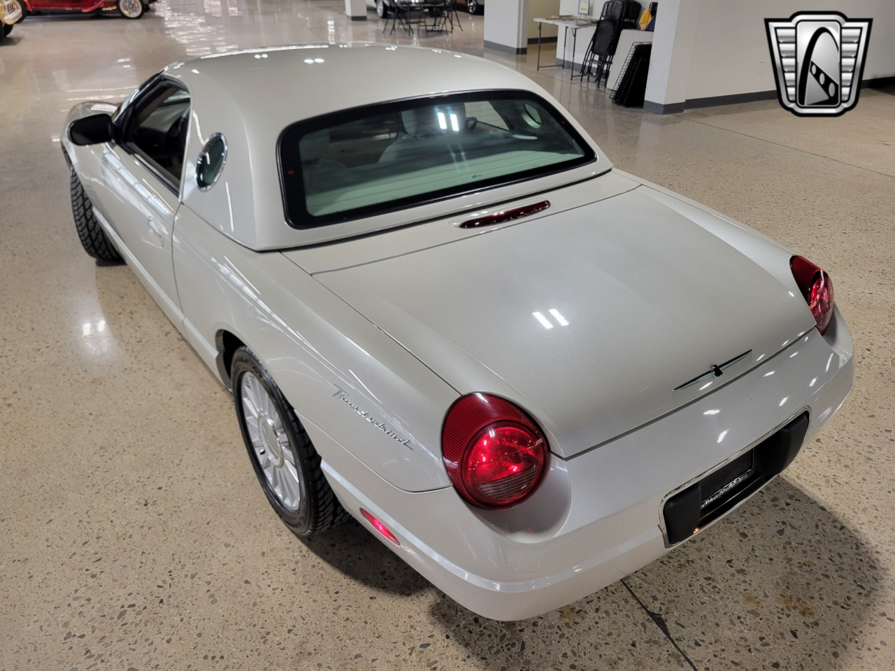 2005 Ford Thunderbird 41