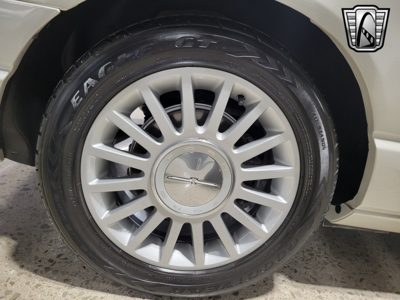 2005 Ford Thunderbird 86