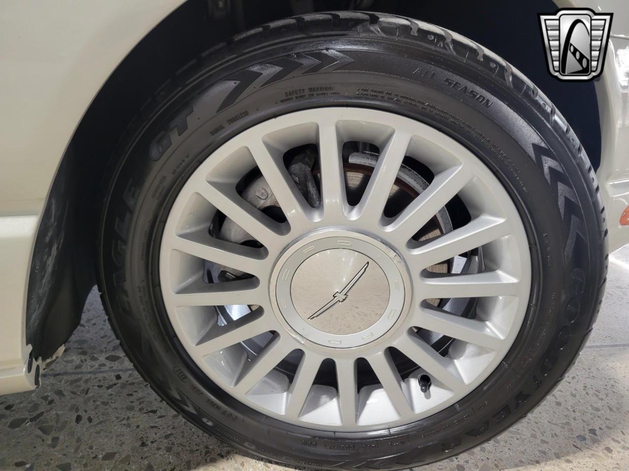 2005 Ford Thunderbird 87