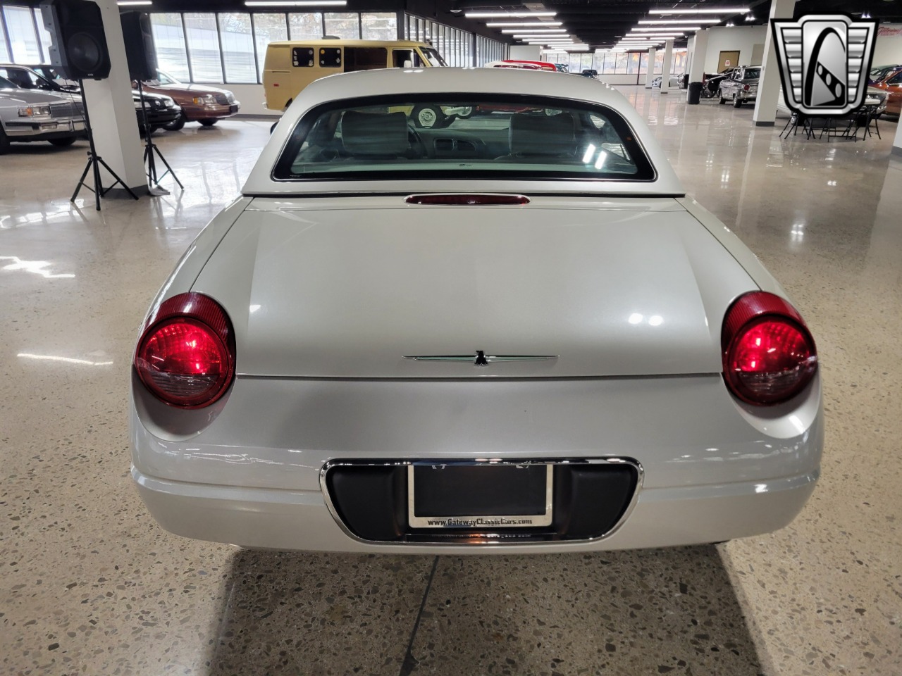 2005 Ford Thunderbird 43