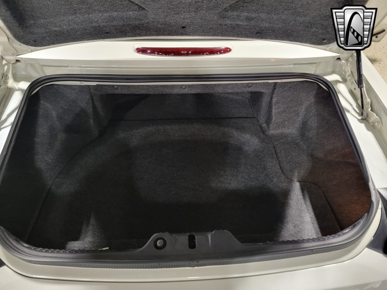 2005 Ford Thunderbird 22