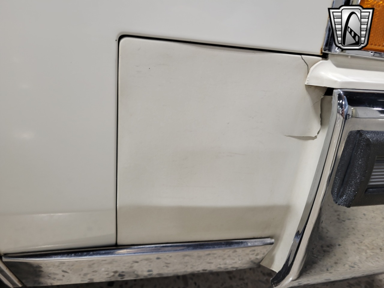 1988 Cadillac Brougham 27